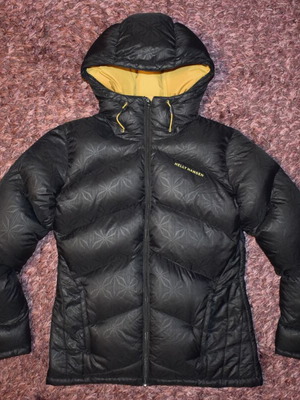 Helly Hansen γυναικείο μπουφάν με πούπουλο και νιφάδες χιονιού μέγεθος S μεταχειρισμένο, μαύρο