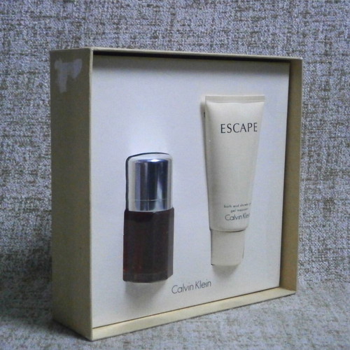 Escape Calvin Klein EDP 50ml and bath and shower gel gift set new with box