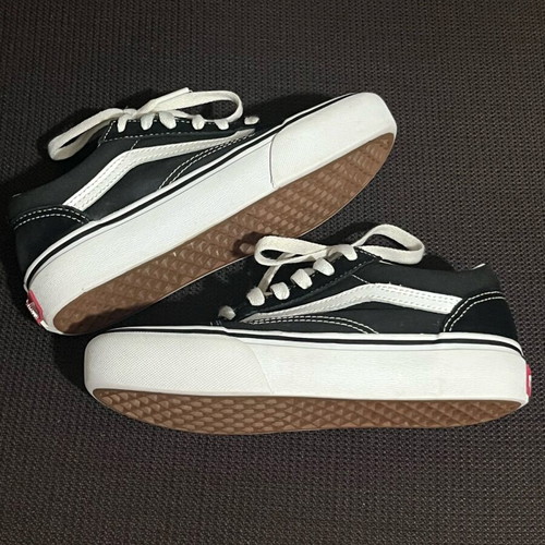 Vans Old Skool kids shoes size 34 black and white like new