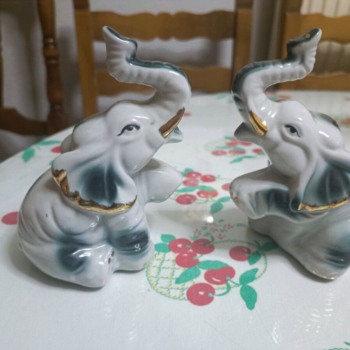 Porcelain figurines elephants like new, set of 2, hand-painted