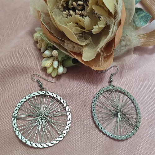 Silver dangling earrings like new