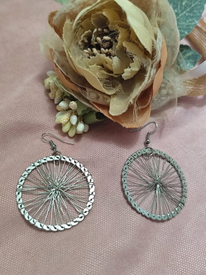 Silver dangling earrings like new