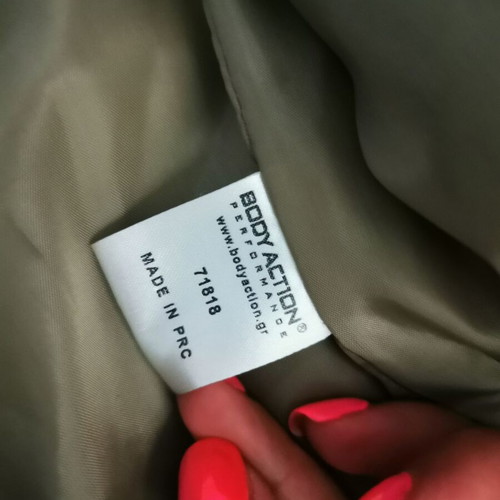 Body Action sleeveless jacket khaki like new with hood and fur