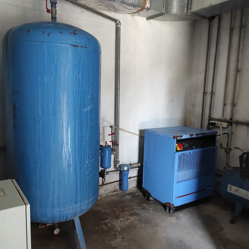 Hydrovane 148 air compressor used with air tank and accessories