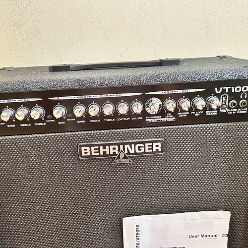 Behringer VT100FX amplifier like new with foot switch