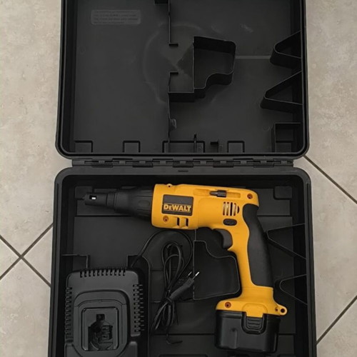 DeWalt DW979K2 Cordless 12V Screwdriver like new with battery and charger