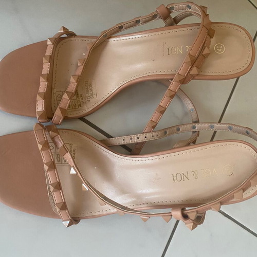 Pink pastel sandals size 40 like new with bag set