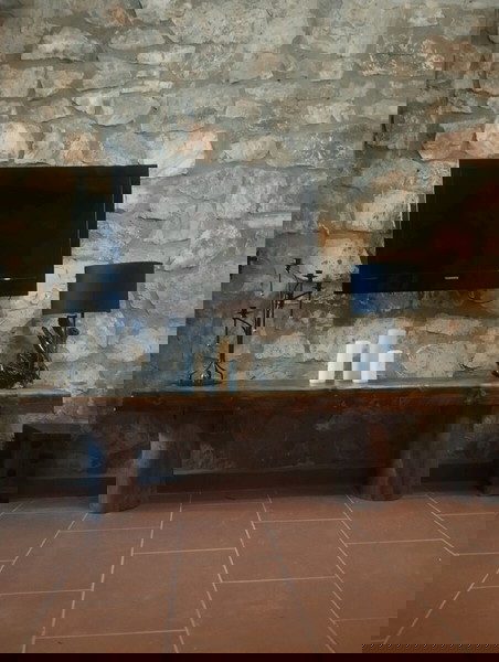 Χειροποίητο rustic έπιπλο τηλεόρασης / πάγκος από φυσικό ξύλο