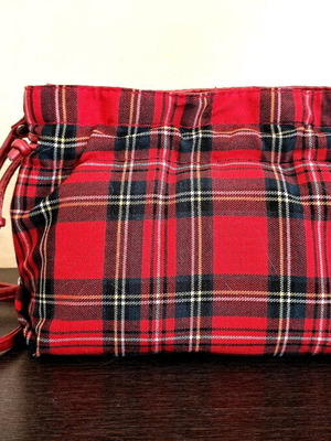 Royal Stewart Tartan pouch crossbody bag like new, black and red