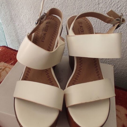 Alta Moda white platform sandals like new, size 38