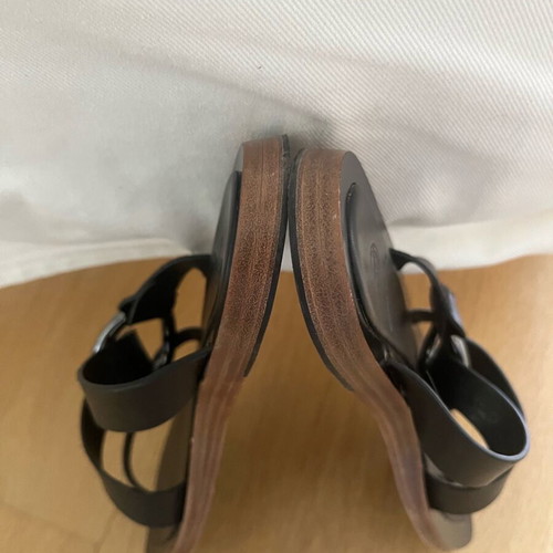 Δερμάτινα σανδάλια Massimo Dutti σαν καινούργια, μαύρα με ασημί αγκράφα, νούμερο 36
