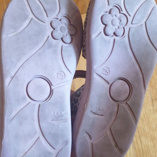 Bartek sandals used, size 25