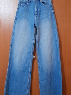 Bershka ψηλόμεσο γυναικείο τζιν παντελόνι wide leg σε ανοιχτό μπλε, μέγεθος XS