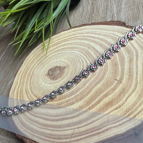 Bracelet new with flower details white and pink