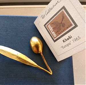 Καρφίτσα  'Κλαδί Ελιάς με καρπό" Συλλεκτική Europa 1965. Αυθεντικό έργο του Γλύπτη Αγγελου Παναγιωτίδη. Ορειχάλκινη χειροποίητη.