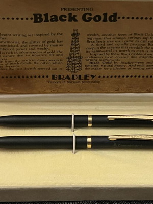 Bradley Black Gold writing set like new, pen and mechanical pencil