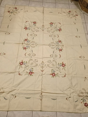Hand-embroidered work by a Asia Minor grandmother like new with 8 doilies