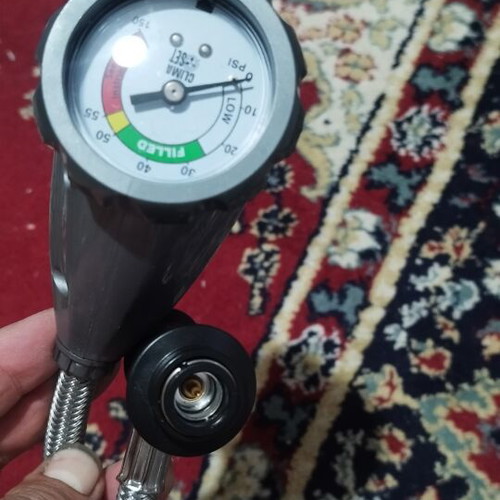 Air conditioner charging and checking manometer