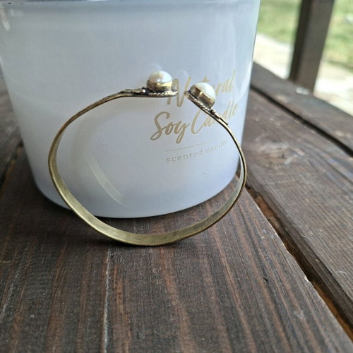 Bracelet with bronze floral motifs and real pearls used