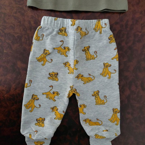 Hakuna Matata baby set like new