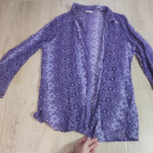 Shirt purple like new, size large