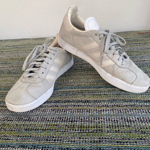 Gazelle Adidas athletic shoes used, size 40 2/3, baby blue suede