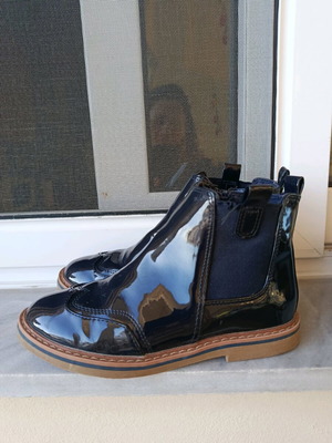 Zara patent leather boots size 33 like new, dark blue with brown details