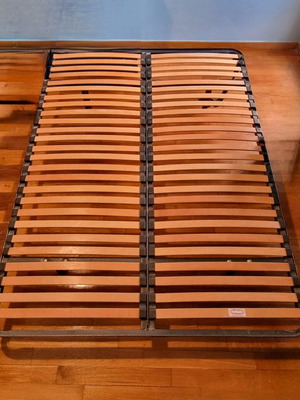 Bed frame like new 1.90 x 1.38