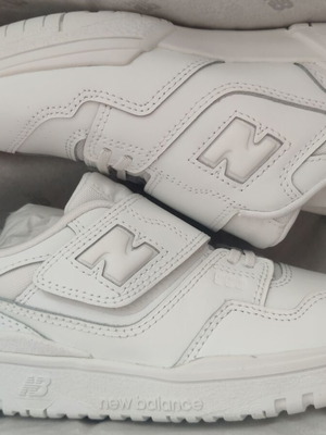 Παιδικά παπούτσια New Balance λευκά, καινούργια, μέγεθος 32