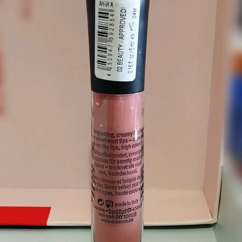 Essence Matt Long Lasting Lipgloss used
