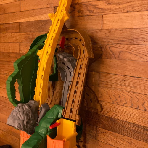 Thomas dragon with elevator used for Thomas