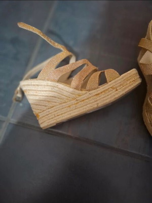 S.Oliver platform sandals like new, gold, size 38