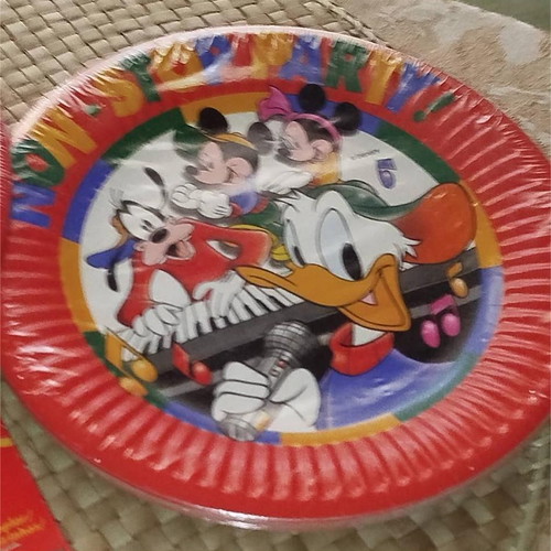 Disney party set new with paper plates and toothpicks