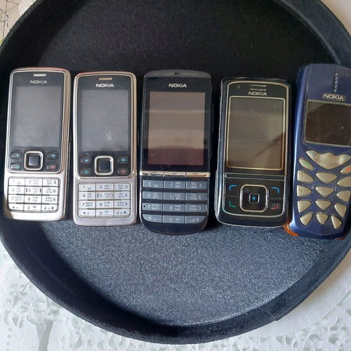 Collectible phones used, pack of 5 pieces