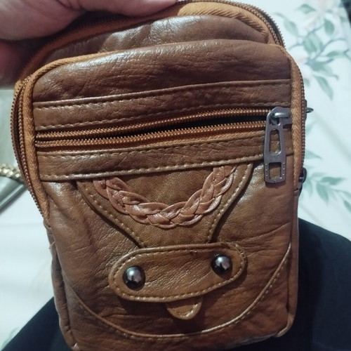 Leather crossbody bag like new, brown, spacious with many pockets