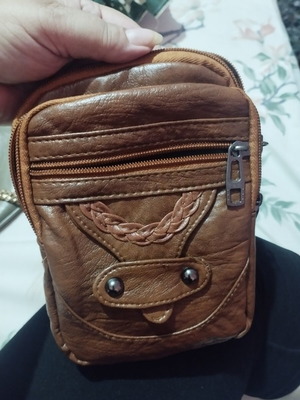 Leather crossbody bag like new, brown, spacious with many pockets