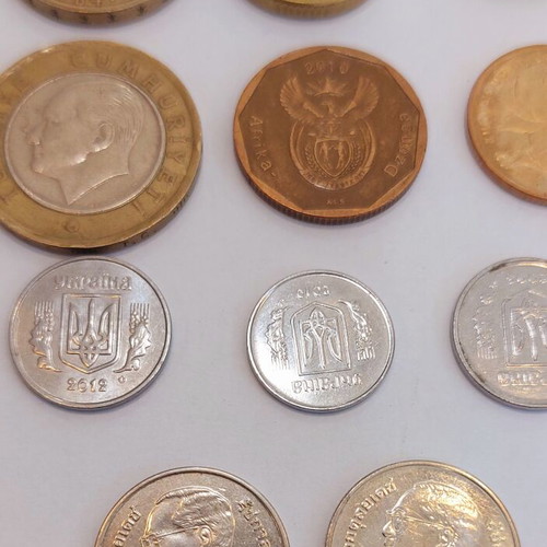 Collection of 14 foreign coins like new from various countries