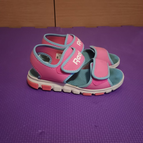 Reebok sandals size 31.5 like new, pink, very comfortable