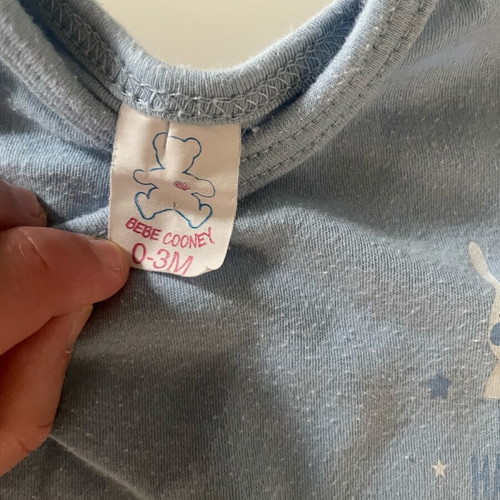 Cotton baby bodysuit like new for newborn (0-3 months)