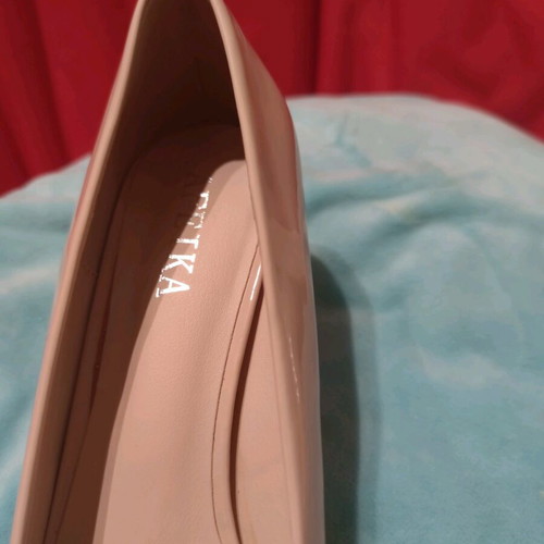 Famous Shoes beige pumps new, size 40