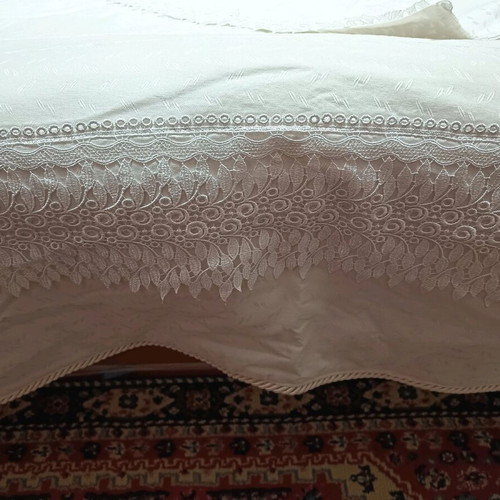 Wedding quilt like new, white, 3-piece Palamaiki set