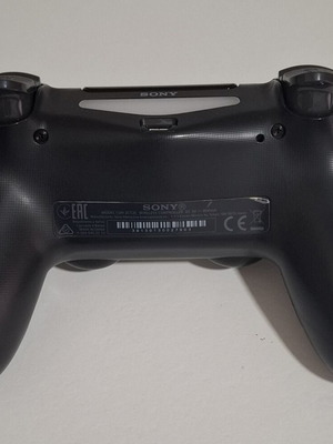 PS4 controller used, excellent condition without drift