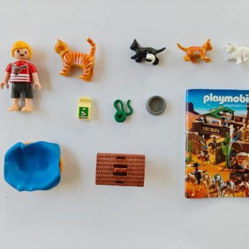Playmobil 5535 City Life boy and kittens set like new, complete