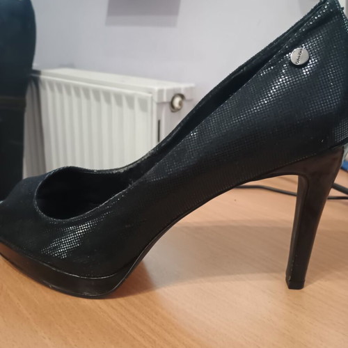 Calvin Klein Peep Toe Pumps Black Size 39 Like New