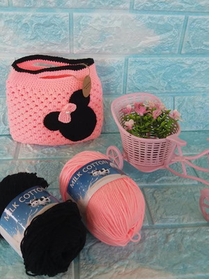 Handmade girls' handbag cotton yarn black and pink