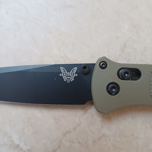 Benchmade 537bk-06 knife like new with grivory handle and stainless steel blade