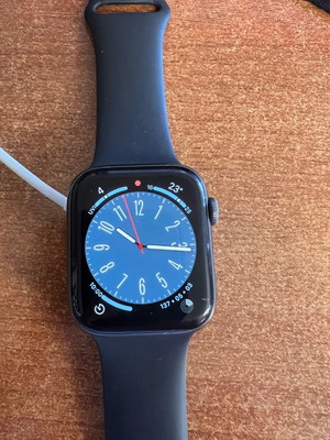 Apple Watch Series 4 μεταχειρισμένο Space Gray Aluminum 44 MM με μαύρο λουράκι
