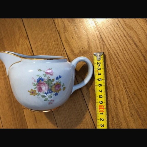 Villeroy & Boch small sauce boat used, porcelain with gold details
