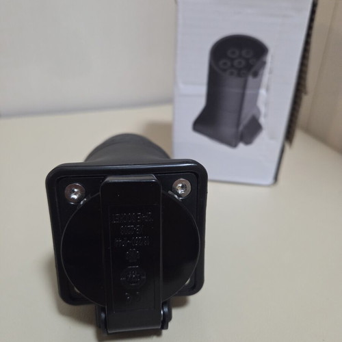 Compact electric adapter for electric vehicles EV