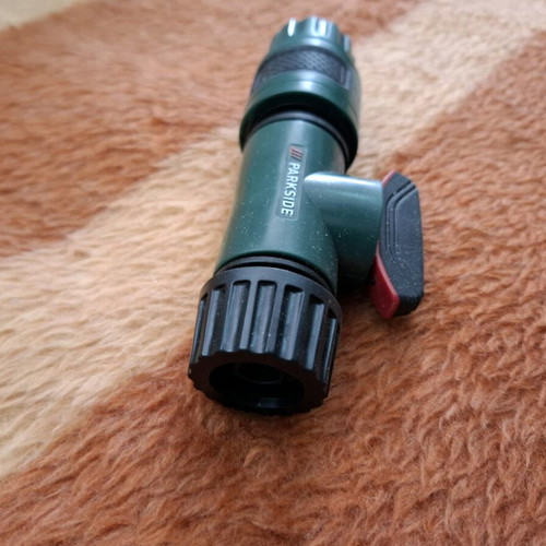 Quick connector for irrigation hose with water shut-off valve new